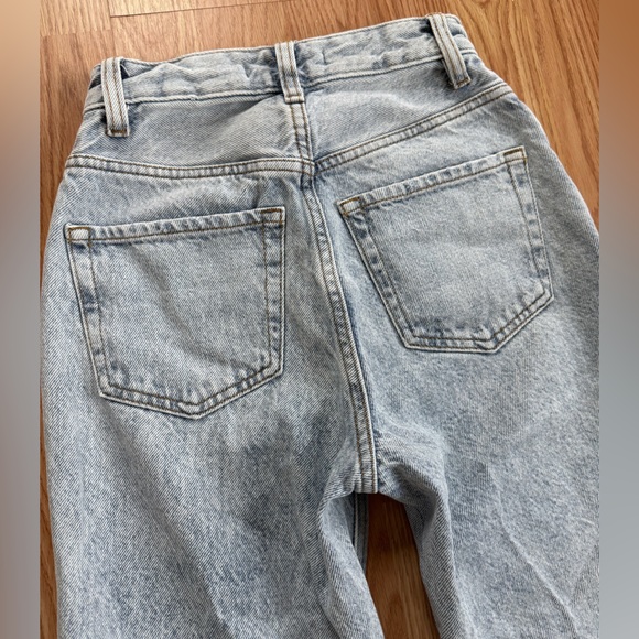 Women’s Pacsun 90s Boyfriend Light Wash Distressed Jeans - Picture 4 of 6